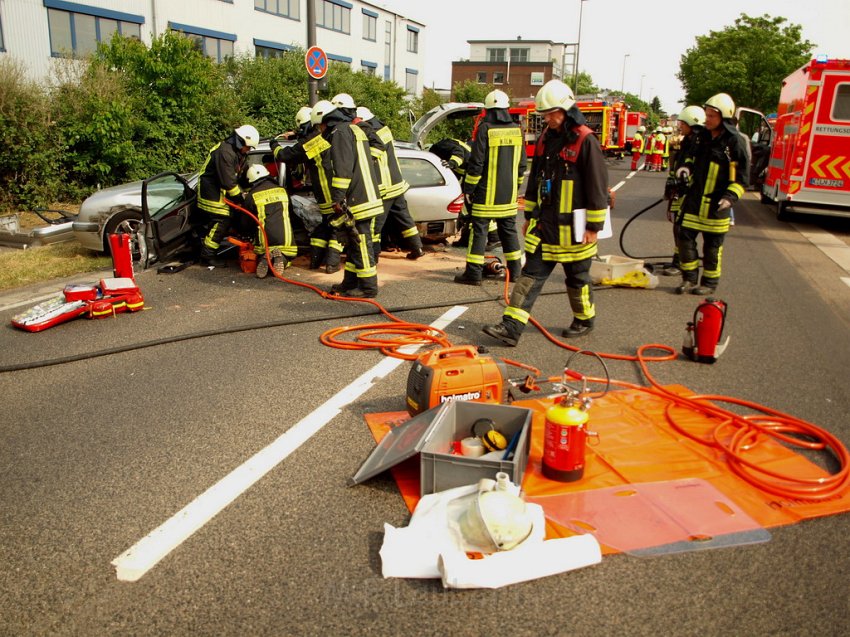 Schwerer VU Koeln Rodenkirchen Industriestr P013.JPG